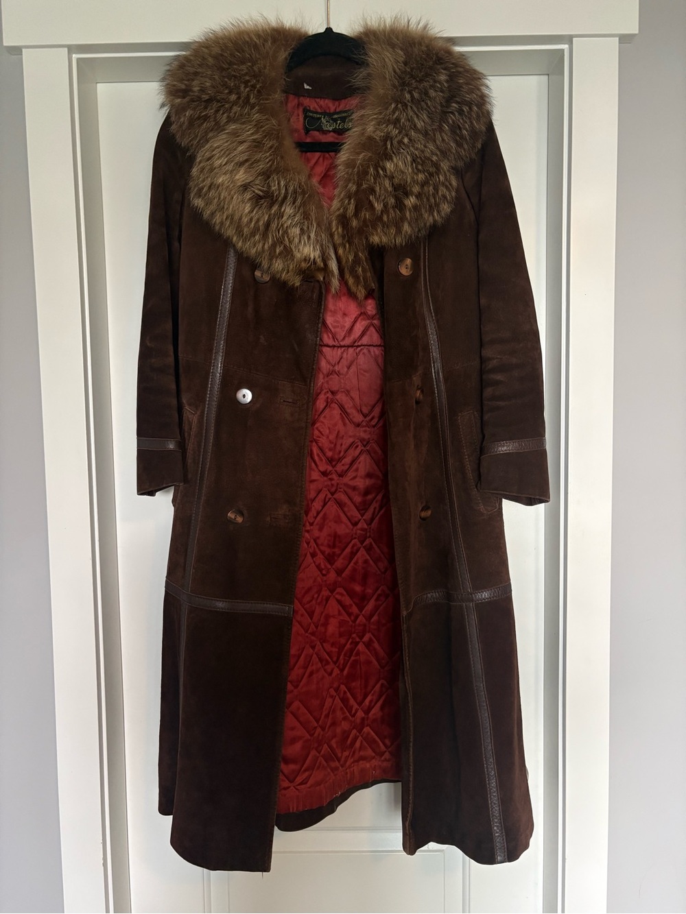 Vintage 1970s-1980’s Nestels of Canada Suede & Fur Coat – Made in Canada